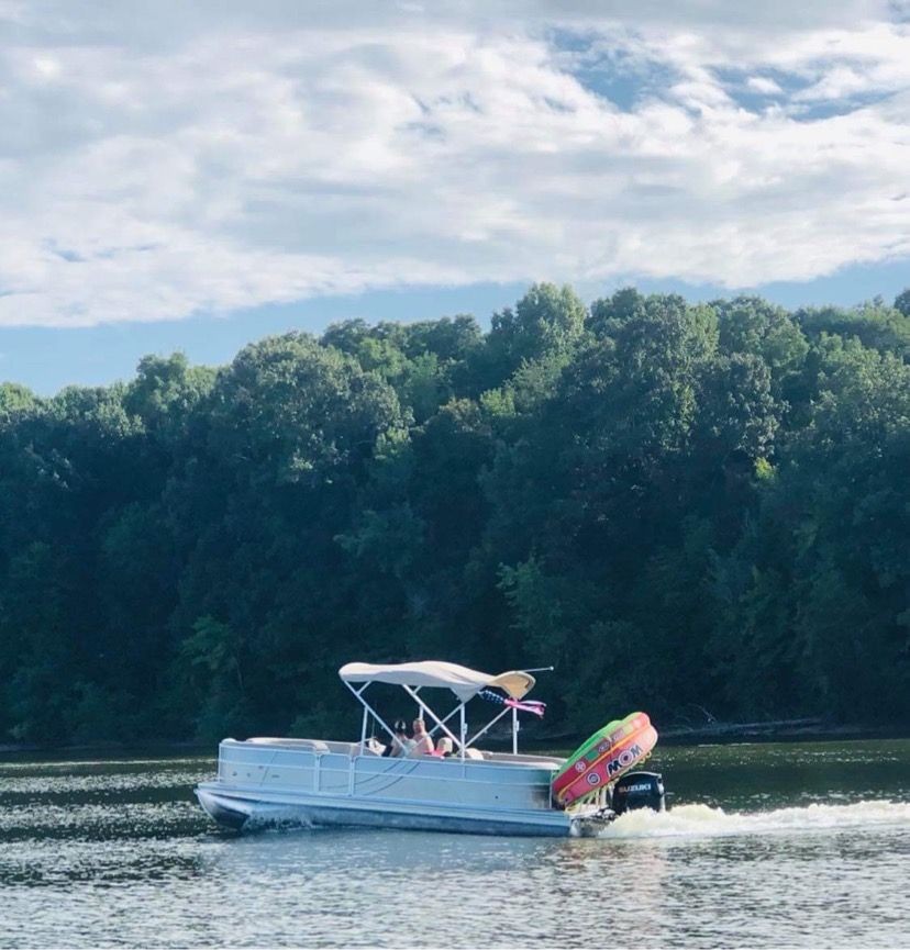 boat on Lake Barkley